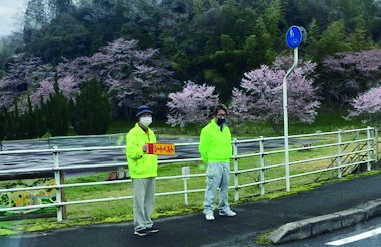 新学期の「安全見守り立哨運動」に参加の画像